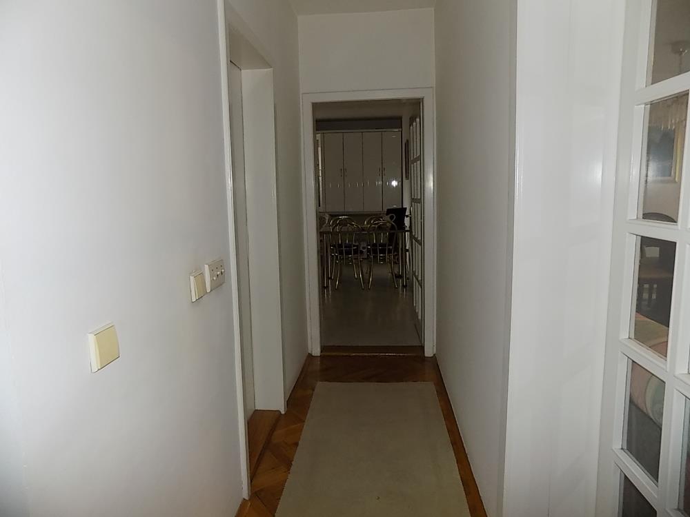 Na prodaju komforan stan u strogom centru