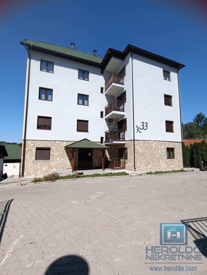 Na prodaju potpuno opremljen apartman na Zlatiboru
