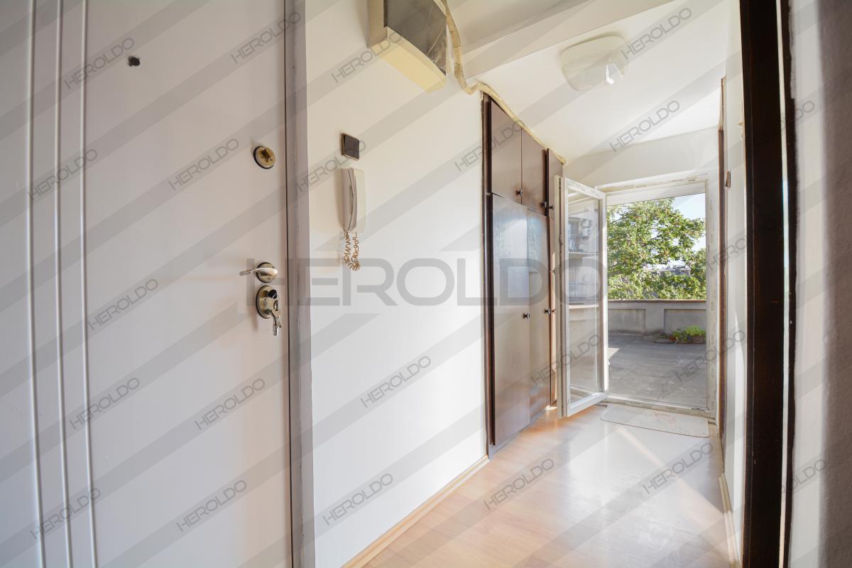 Prelep 4-soban stan u potkrovlju sa velikom terasom