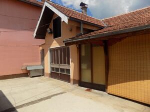 3 kuće u dvoruštu/Kružni tok