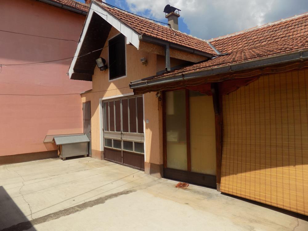 3 kuće u dvoruštu/Kružni tok