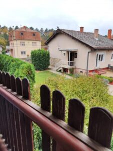 Stan u kući na Levču od 72m2 na gradskoj lokaciji po ceni jednosobnog stana