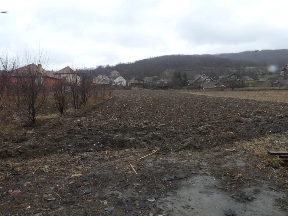 Kuća za rušenje sa velikim placem na odličnoj lokaciji u Majuru