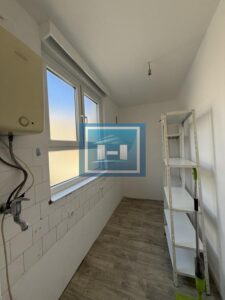 SUPER PONUDA – Dvosoban renoviran stan sa tri terase, Tabane – 170€