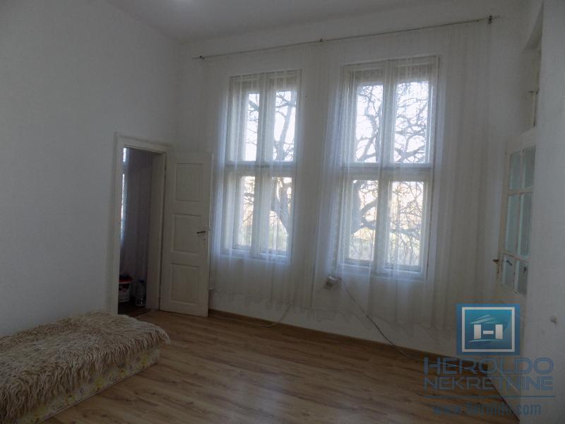 Veliki stan sa velikim potencijalom!