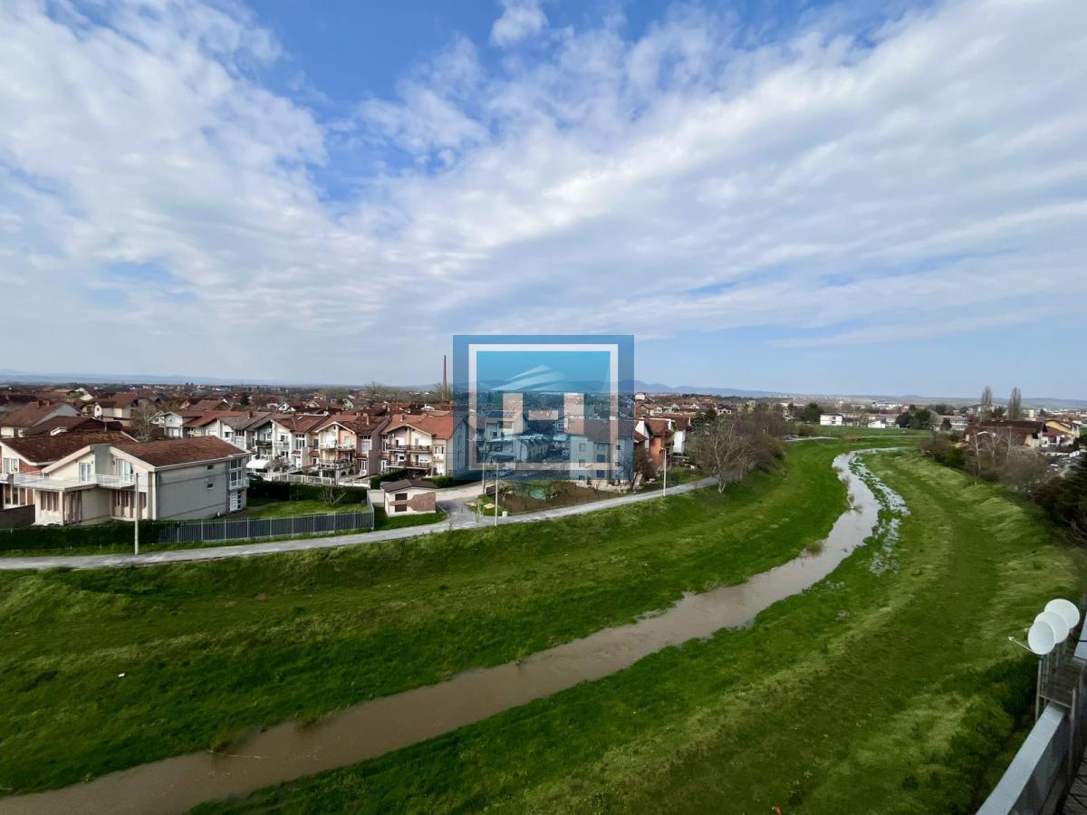 Potpuno opremljen dvosoban stan na super lokaciji