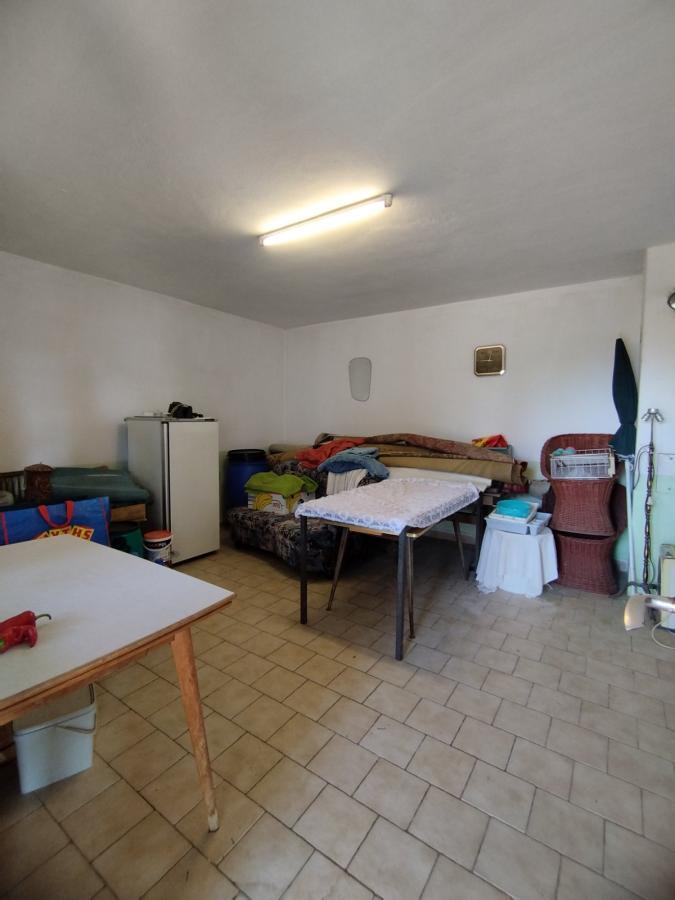 Dve kuce sa velikim placem