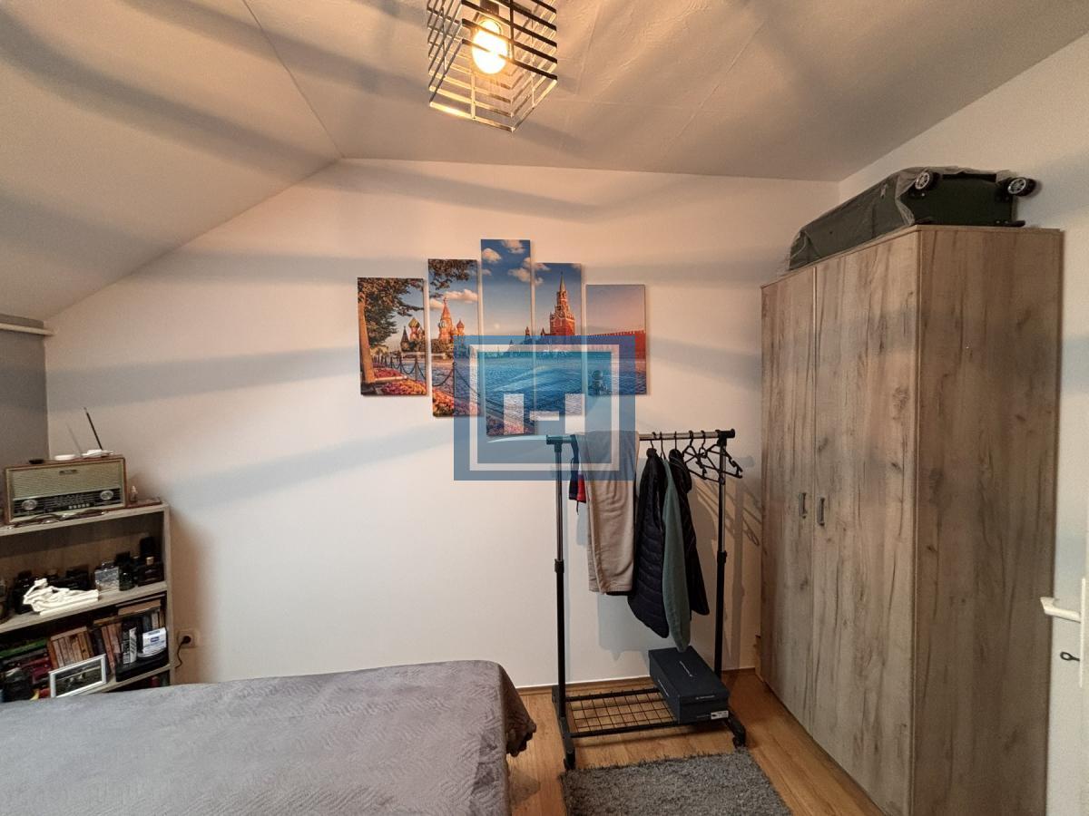 Dvosoban stan u potkrovlju ! Postoji mogućnost kupovine preko kredita!!