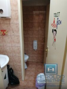 hitna prodaja dva spojena lokala povoljno u centru grada!!!