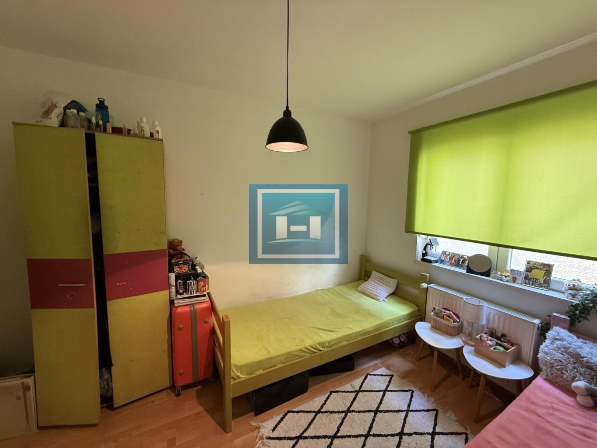 Na prodaju trosoban stan sa garažom i privatnom teretanom odlična lokacija u Jagodini