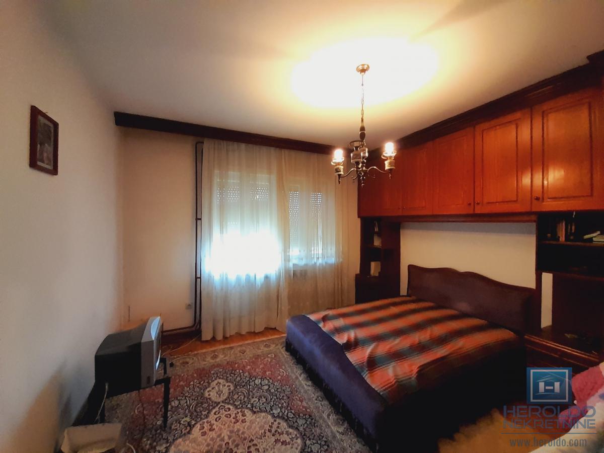 Kuća u Ćupriji na odličnoj lokaciji – prodaja