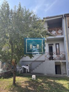 PRILIKA KOJA SE NE PROPUŠTA! Kuća na ODLIČNOJ lokaciji – idealna za stanovanje i investiciju!