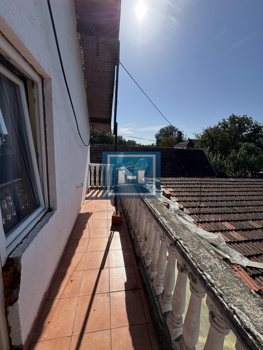 26,27 ARI. KUĆA. POMOĆNI OBJEKTI. I VELIKA MORAVA NA 150 METARA.