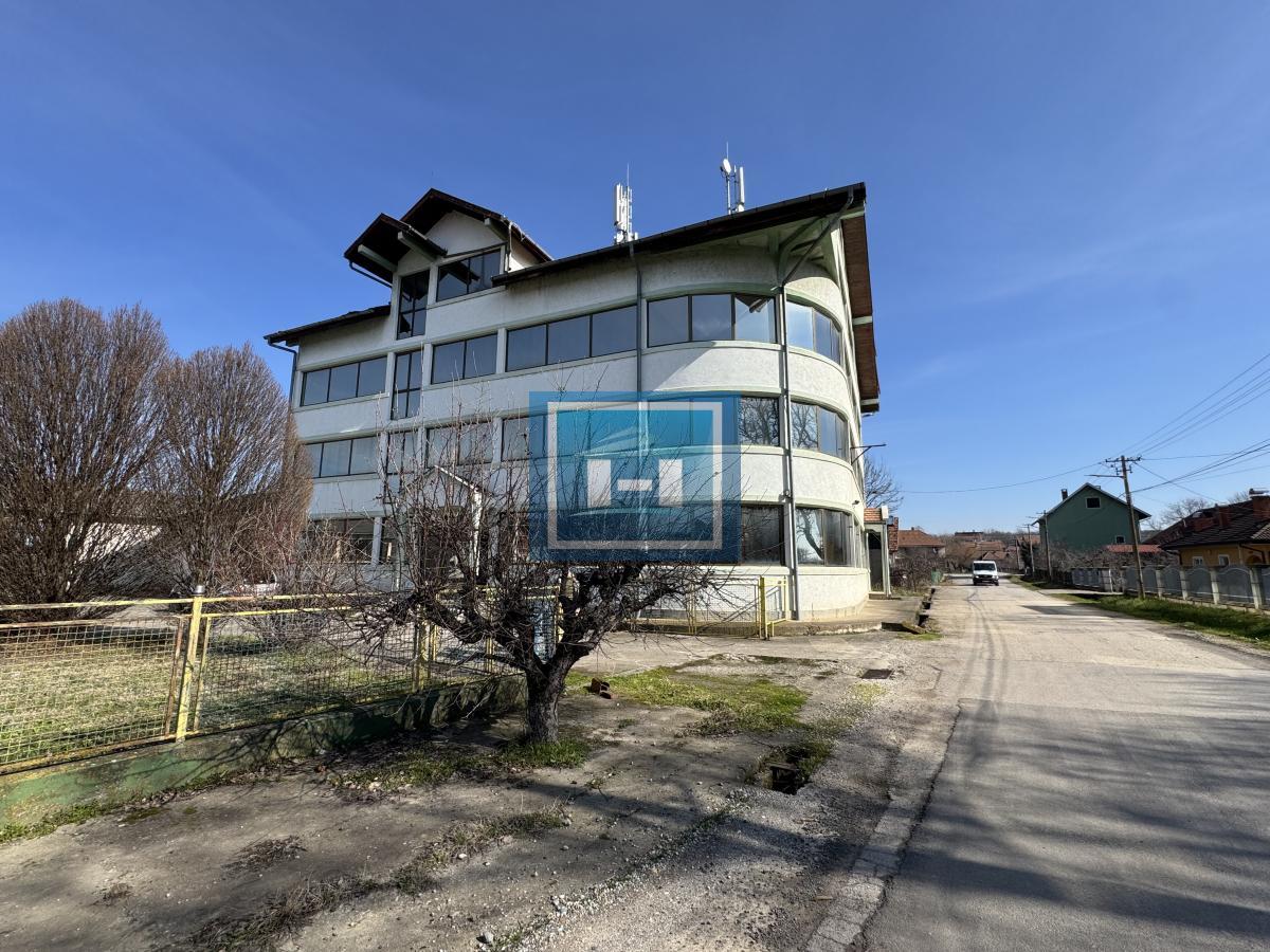 Izdaje se poslovni prostor 1300m² u Supskoj – tri etaže, šleperski prilaz, parking za 30 vozila