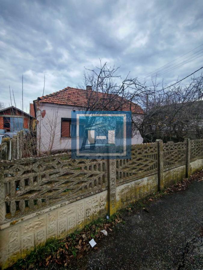 Starija kuća do glavnog puta