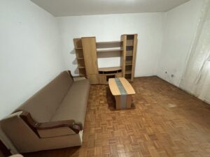 Stan u mirnom delu grada-izuzetno povoljan