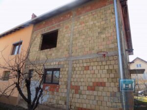 Na prodaju nezavršena kuća