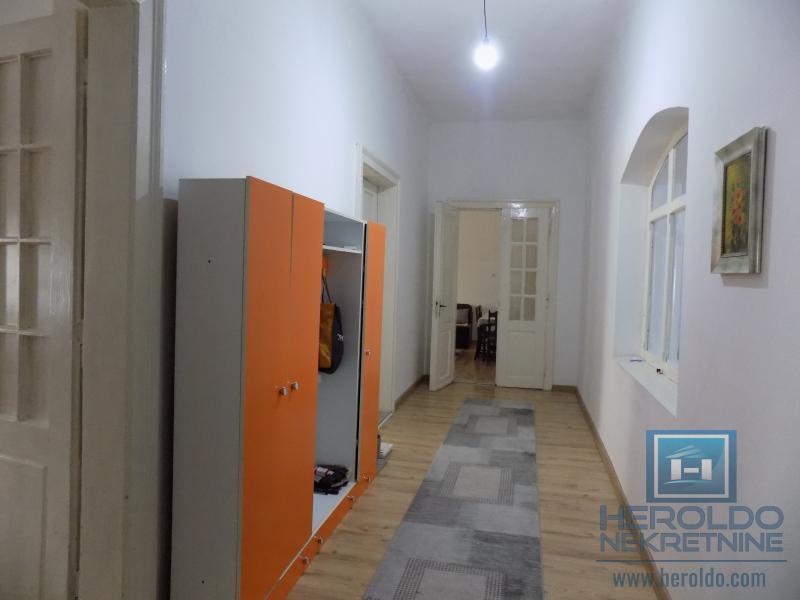 Veliki stan sa velikim potencijalom!