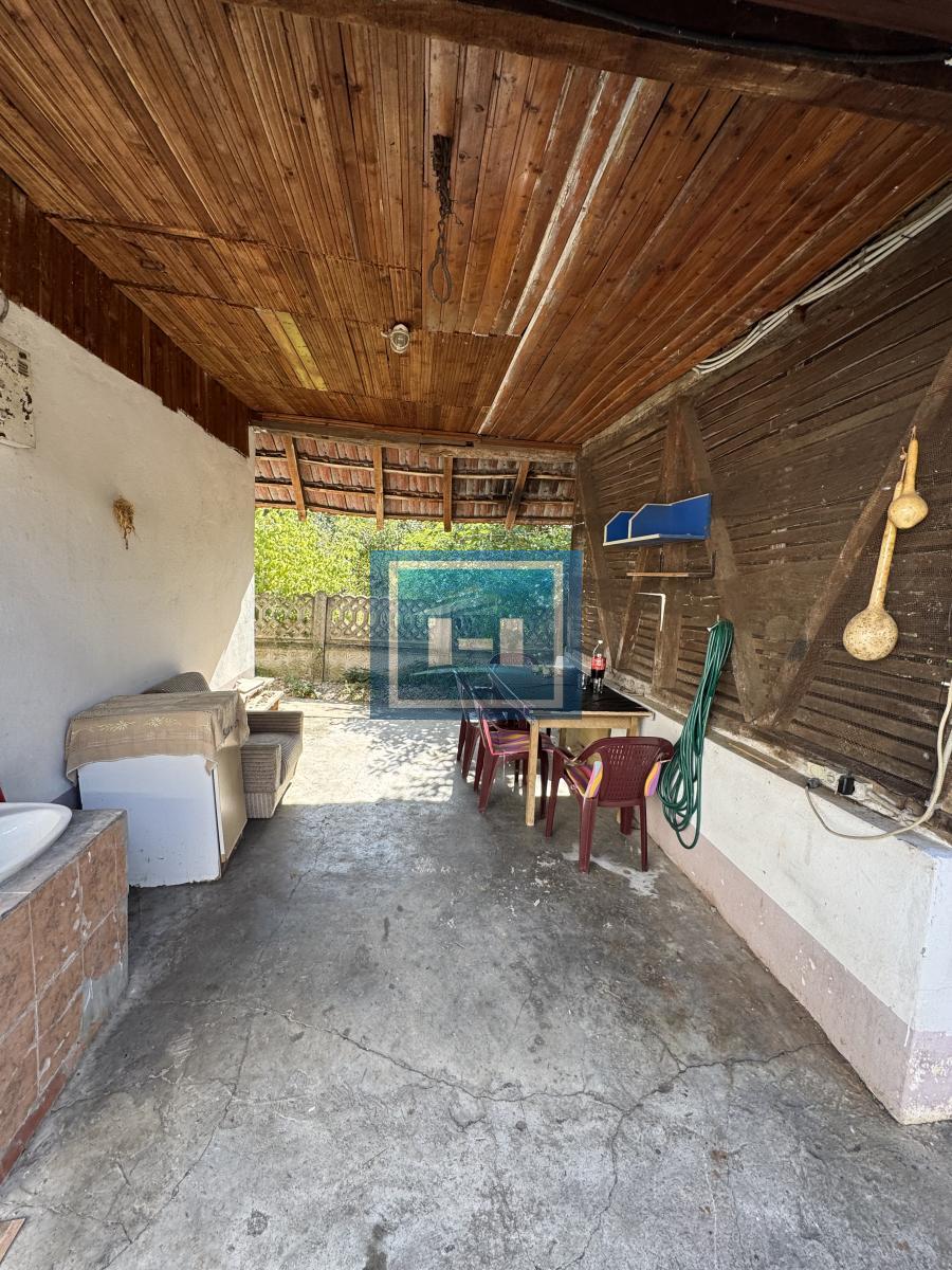 26,27 ARI. KUĆA. POMOĆNI OBJEKTI. I VELIKA MORAVA NA 150 METARA.