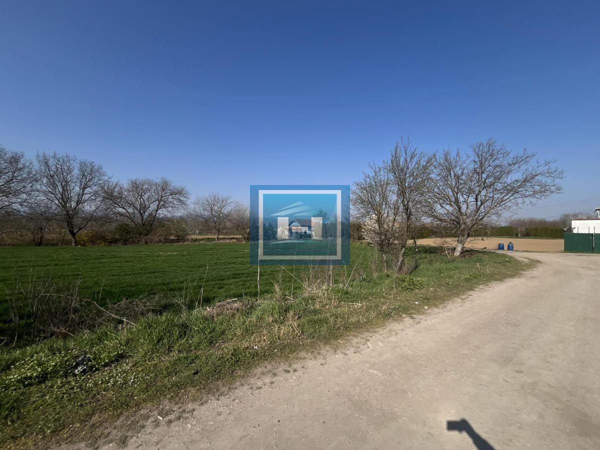 Na prodaju plac 21 ar – Ćuprija, naselje Ada