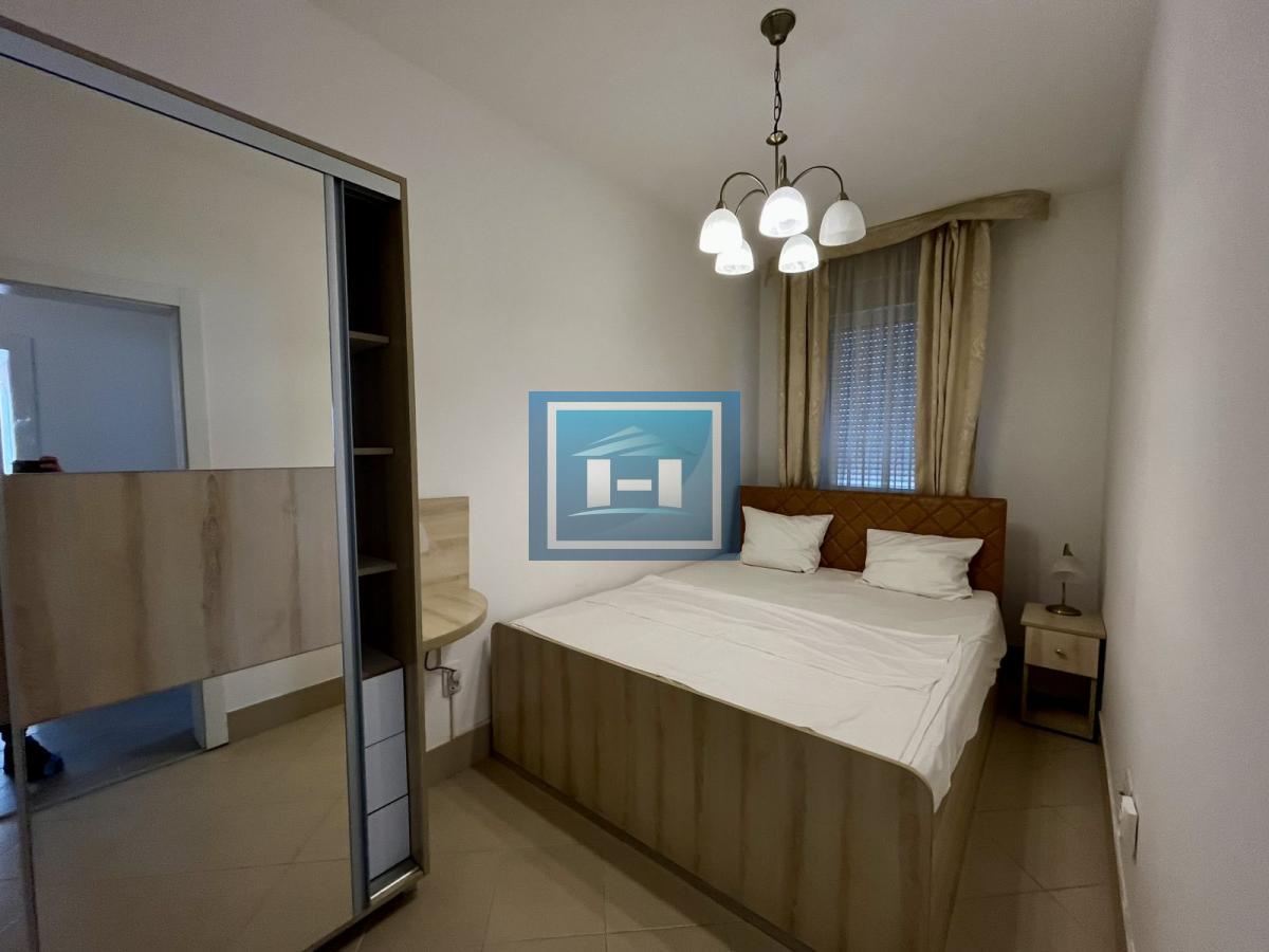 Potpuno opremljen dvosoban stan na super lokaciji