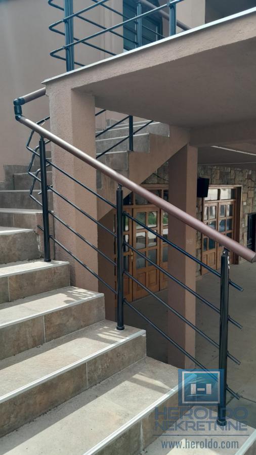 Ugostiteljski kompleks – nekadašnja diskoteka Hula Hula