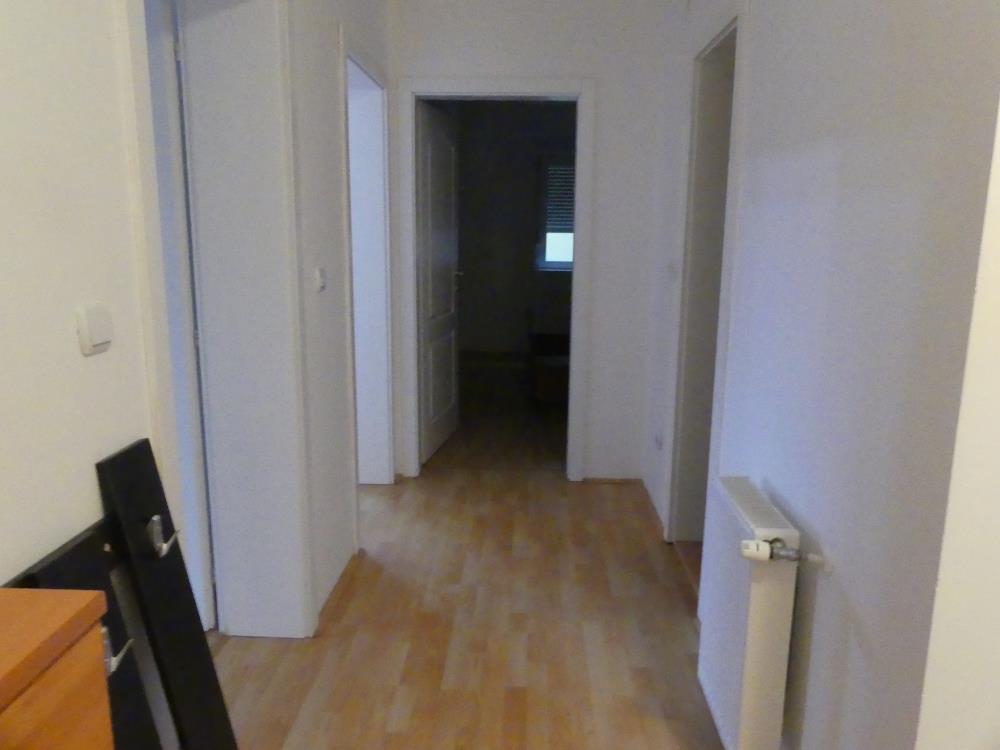 Trosoban stan na prodaju