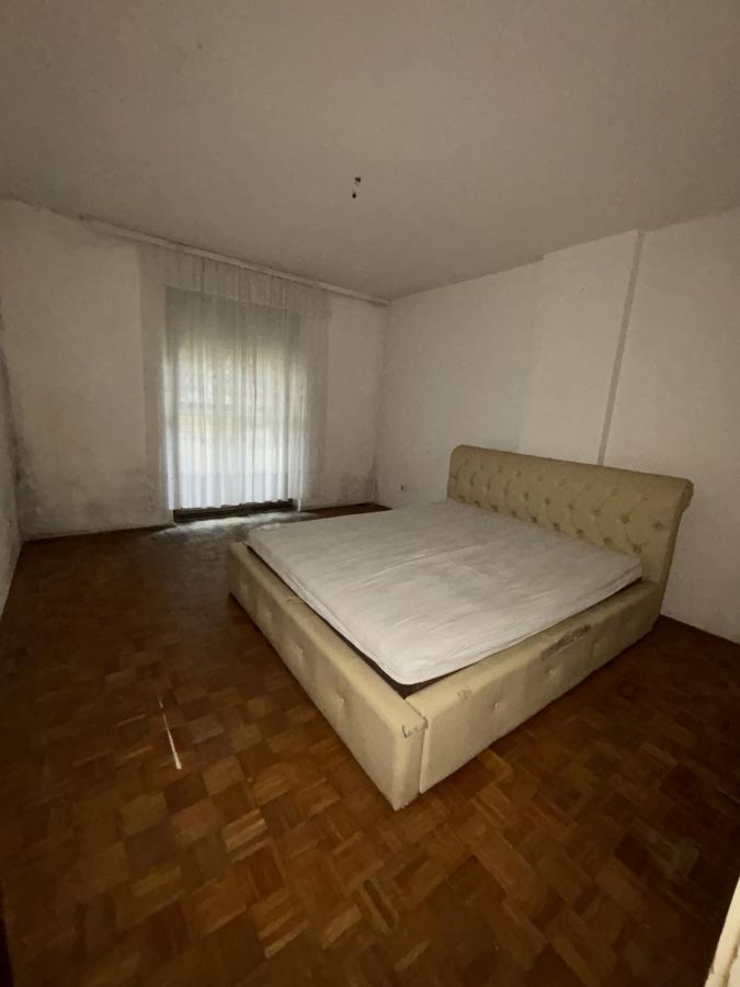 Stan u mirnom delu grada-izuzetno povoljan