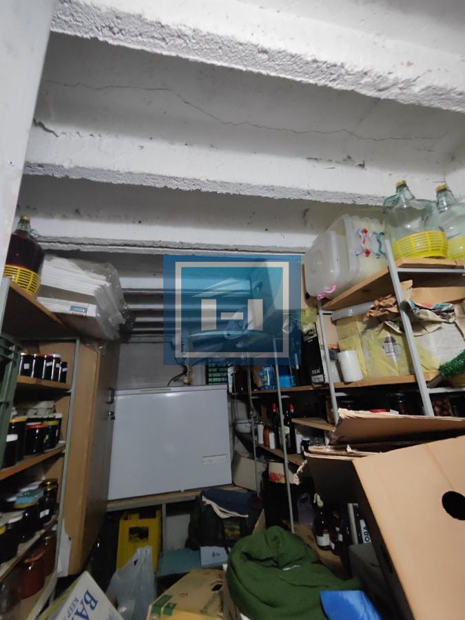 Stan niže spratnosti u centru grada sa garažom i podrumom