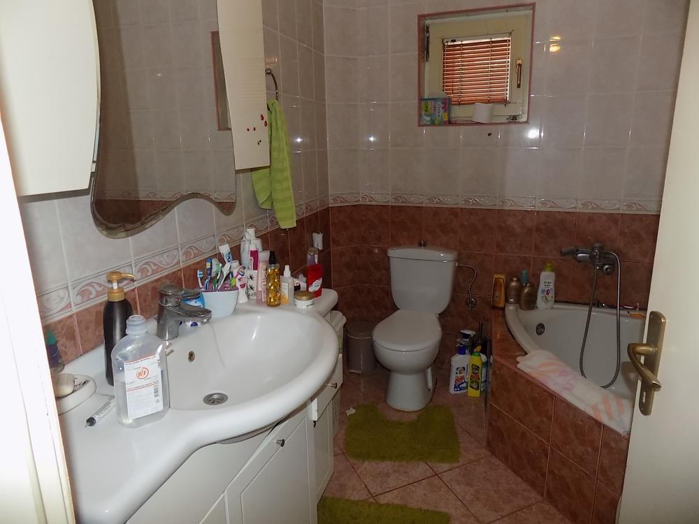 Kuća sa letnjikovcem u dvorištu