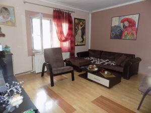 Kuća sa letnjikovcem u dvorištu