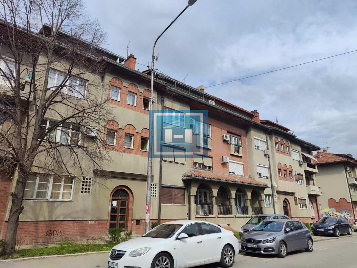 Trosoban stan na prvom spratu u Moravskom stilu u centru Jagodine