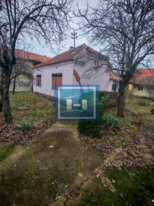 Starija kuća do glavnog puta