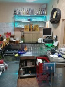 hitna prodaja dva spojena lokala povoljno u centru grada!!!