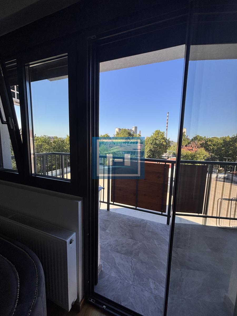 Garsonjera od 30 m2 u Crnjanskom po povoljnoj ceni sa uračunatim troškovima