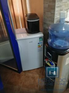 hitna prodaja dva spojena lokala povoljno u centru grada!!!