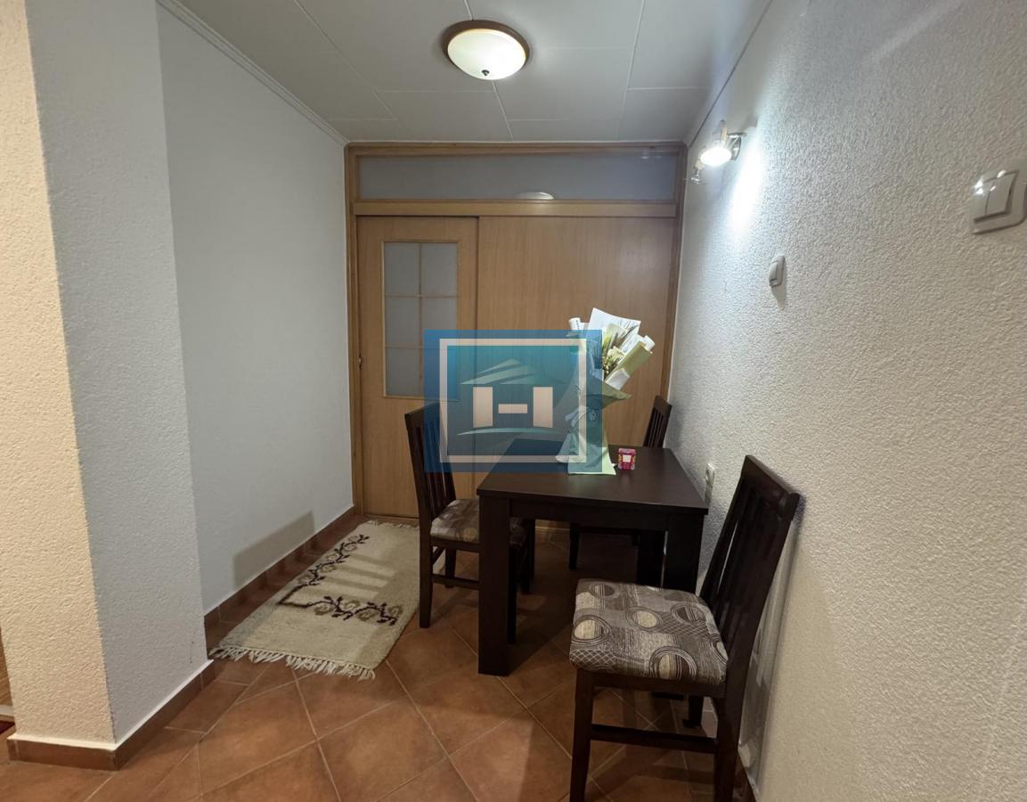 Kompletno renoviran i namešten stan na prvom spratu u centru