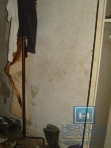 Kuća za renoviranje u Majuru sa pomoćnim objektom do glavnog puta