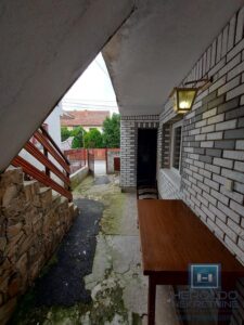 Prostrana kuća za adaptaciju