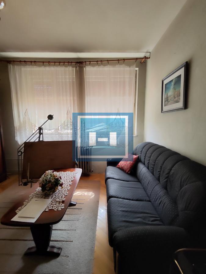 Trosoban stan na prvom spratu u Moravskom stilu u centru Jagodine