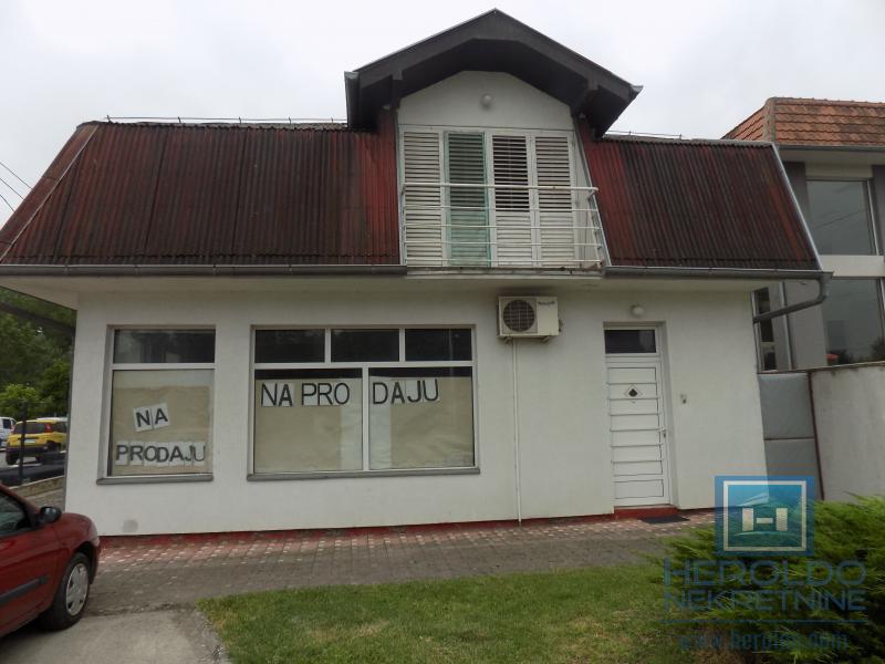 Poslovno stambeni objekat na ulazu u Ćupriju