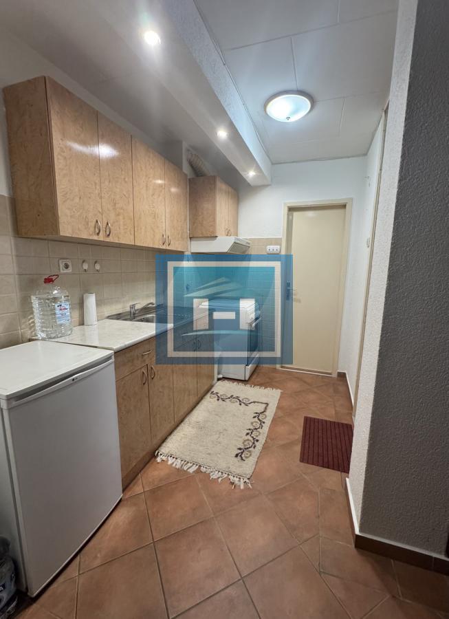 Kompletno renoviran i namešten stan na prvom spratu u centru