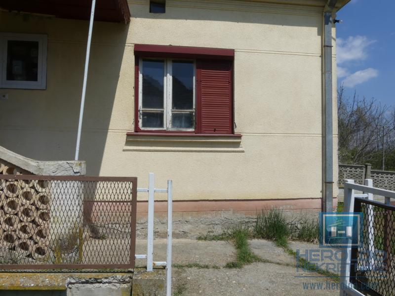 Kuća sa pomoćnim objektima