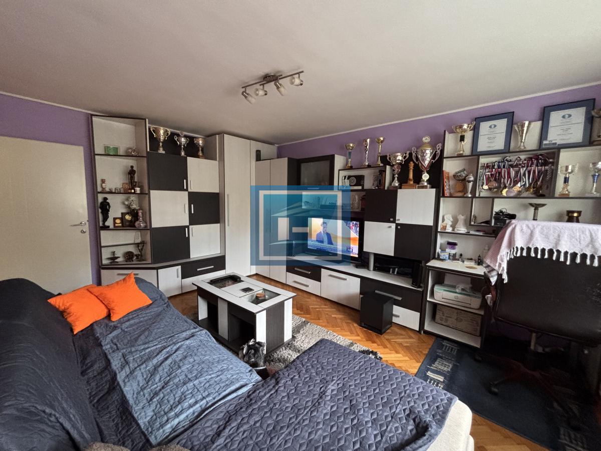 Trosoban stan u centru Jagodine – može kupovina preko kredita !!!