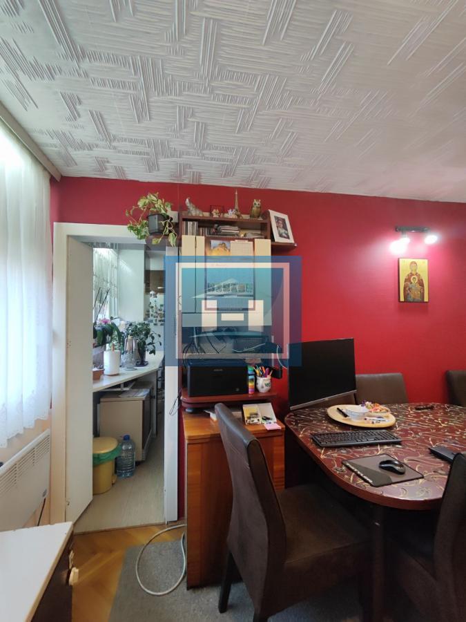 Stan niže spratnosti u centru grada sa garažom i podrumom