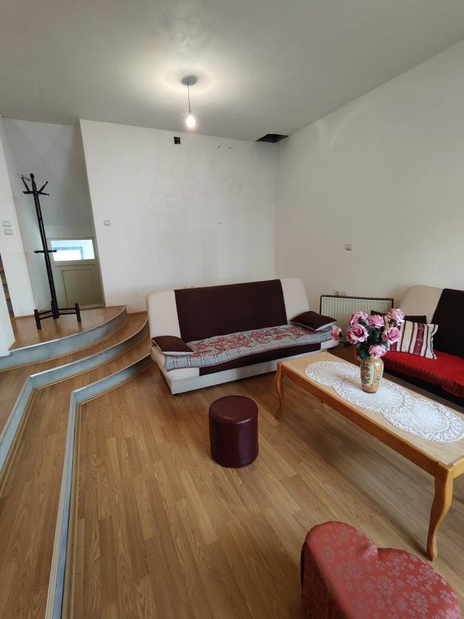 Kuća od 450m2 na atraktivnoj lokaciji u gradu