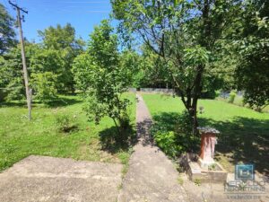 Prelepa parcela od 70 ari sa objektom u selu Lovci