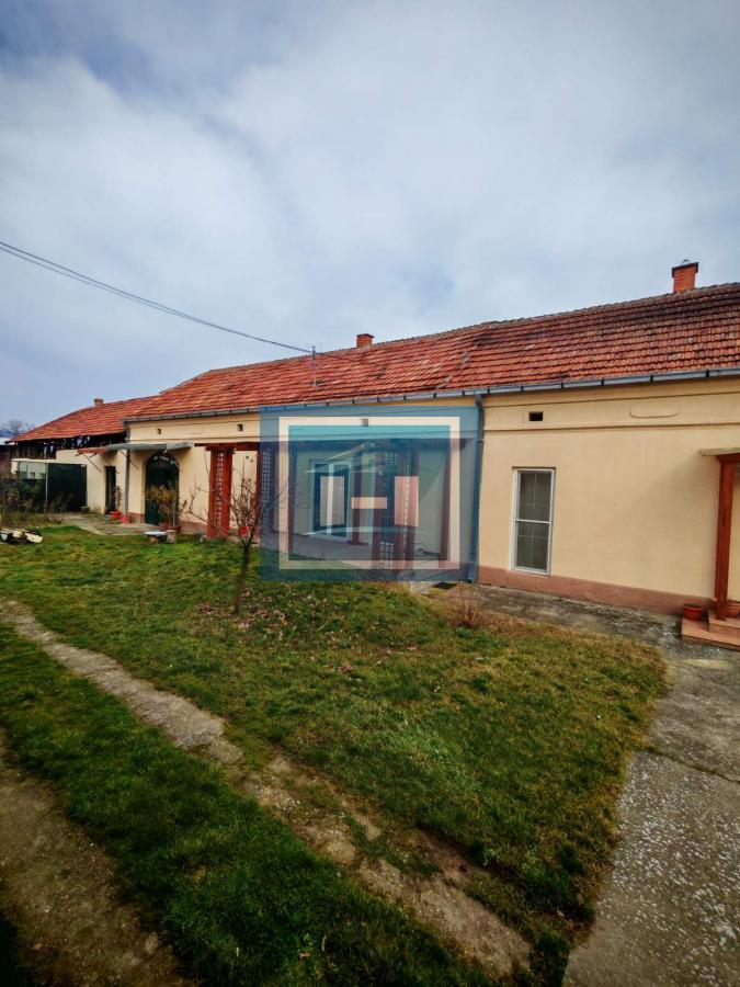 Kuća sa poslovnim prostorom na glavnom putu