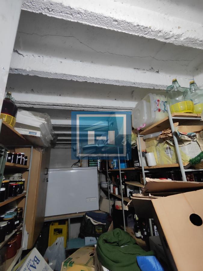 Stan niže spratnosti u centru grada sa garažom i podrumom