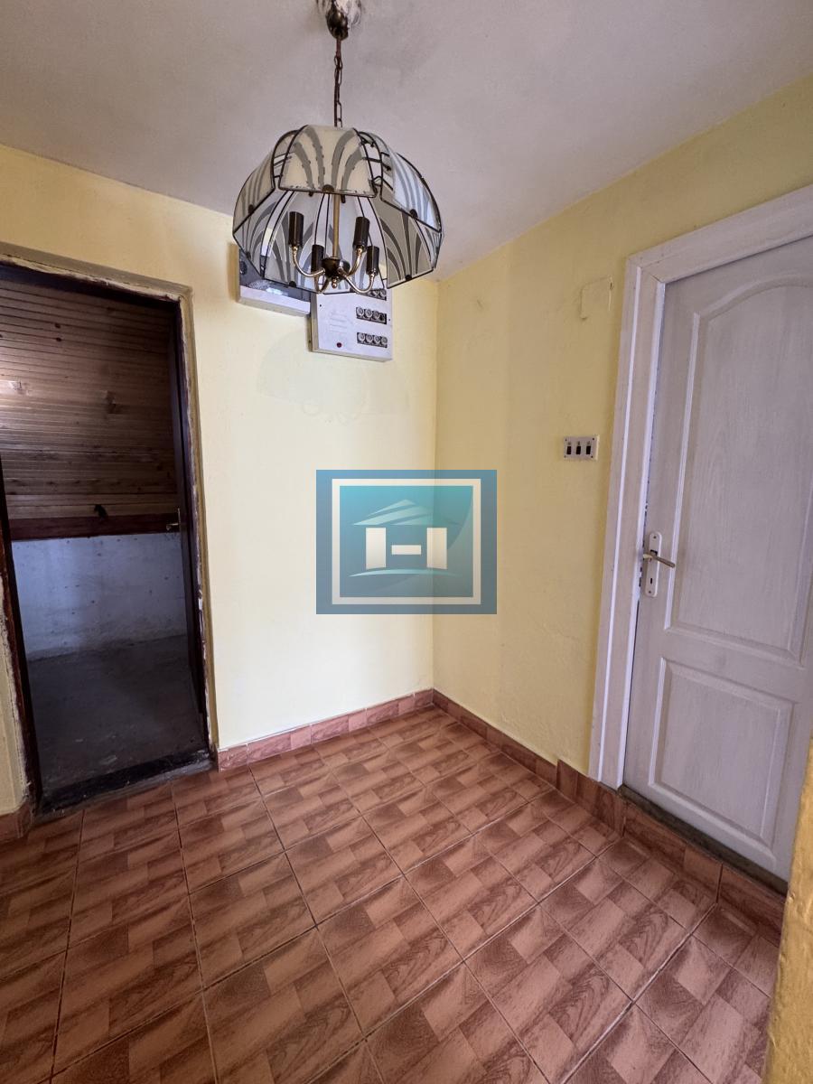 26,27 ARI. KUĆA. POMOĆNI OBJEKTI. I VELIKA MORAVA NA 150 METARA.